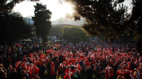 SantaCon en Washington Square, alcanza masa crítica al atardecer. Sábado 10 de diciembre, 2011. Foto por Kenny Sheftel