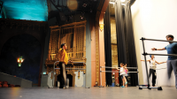 Jesus Cortéz, instructor en la escuela de danza Cuicacalli, dirige un ensayo en el Teatro Brava! el 23 de mayo. Photo Ramsey El-Qare