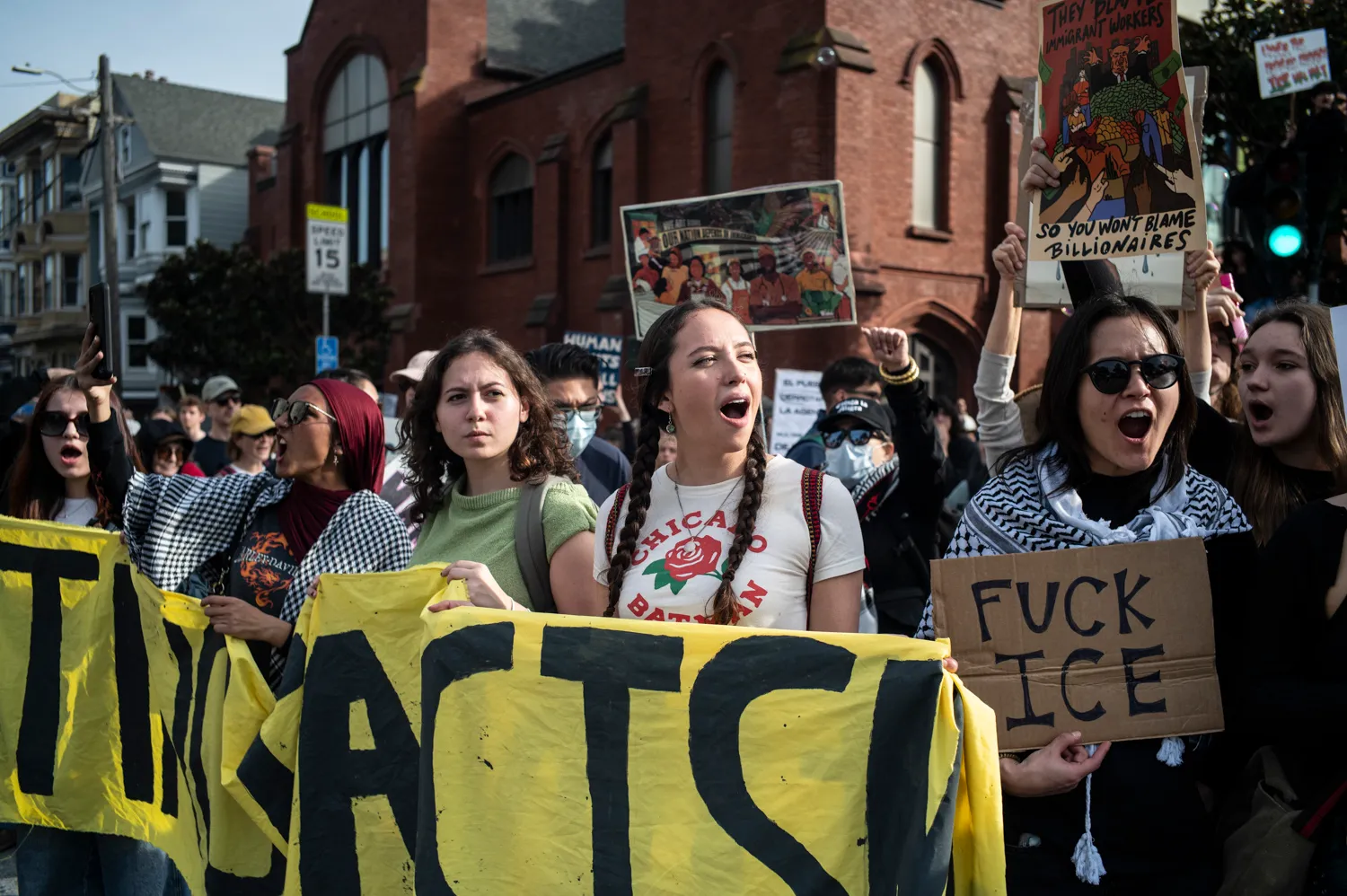 Estudiantes y docentes de SF se suman a la protesta nacional contra el ICE